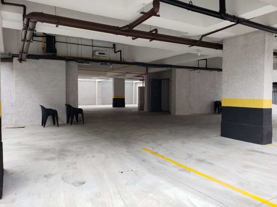 Estacionamento com vaga demarcada