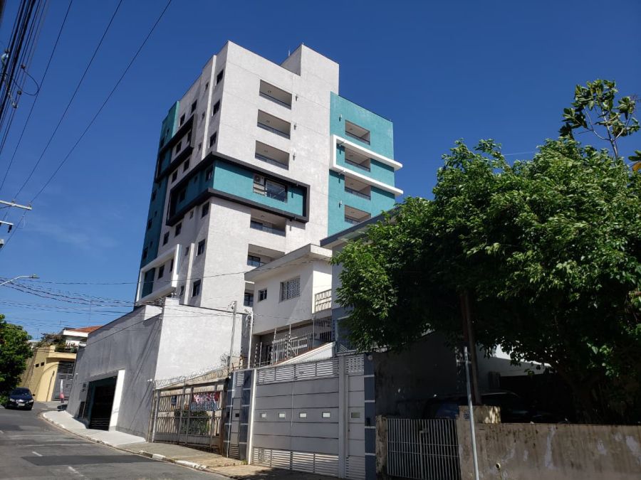 Edifício e rua Celso